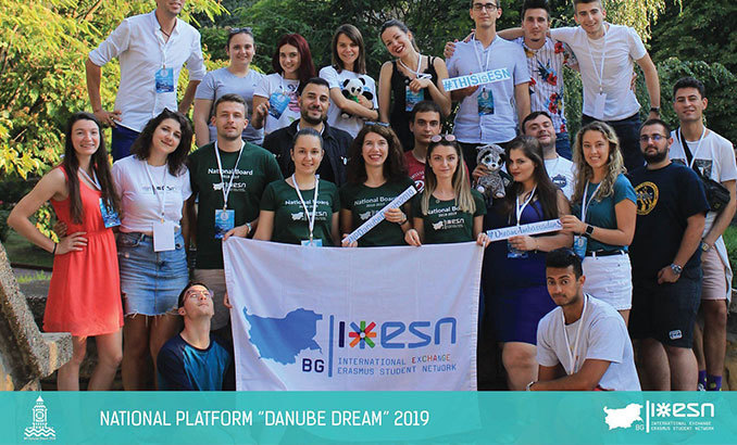 chujdestranni-studenti_678x410_crop_478b24840a