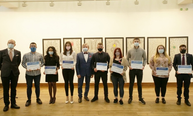 13-studenti-sas-stipendii_678x410_crop_478b24840a