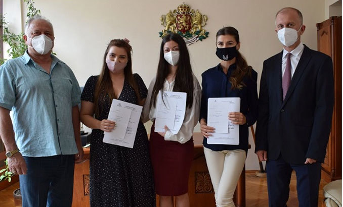 novi-trima-stajant-juristi_678x410_crop_478b24840a