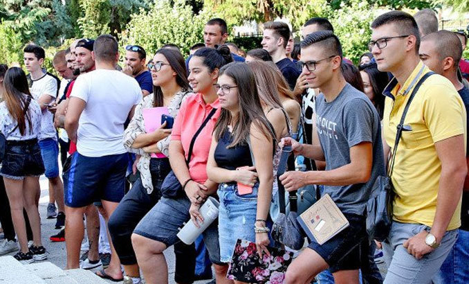 students-marica-bg_678x410_crop_478b24840a