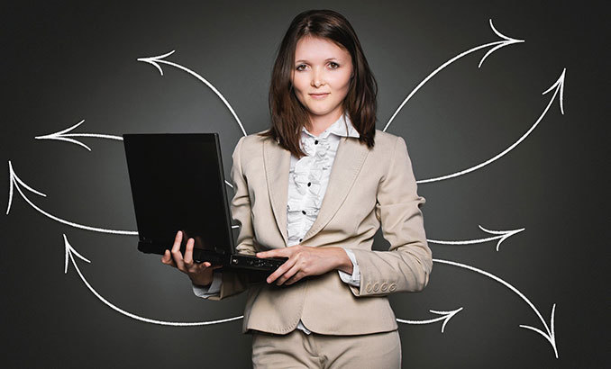 manager-analyst-pixabay_678x410_crop_478b24840a