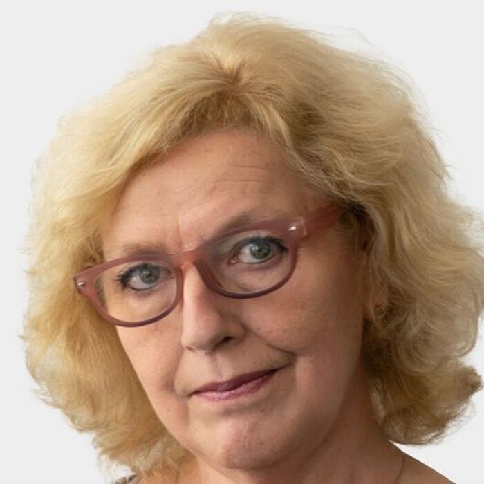 elisaveta-chendova-nbu_700x700_fit_478b24840a