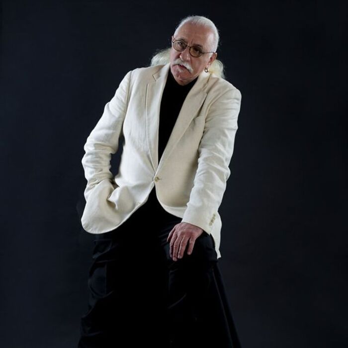 etien-levi-fb_700x700_fit_478b24840a