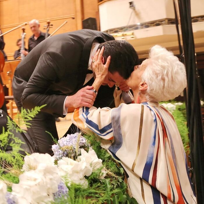 kvadrat-raina-i-rejnaldo-droz-viktor-viktorov_700x700_fit_478b24840a