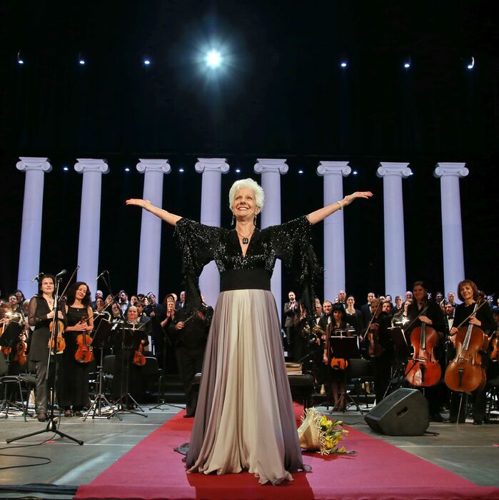 raina-kabavanska-viktor-viktorov_700x700_fit_478b24840a