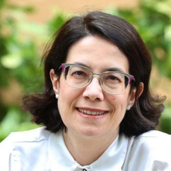 raina-nikolova-v-24-chasa_700x700_pad_478b24840a