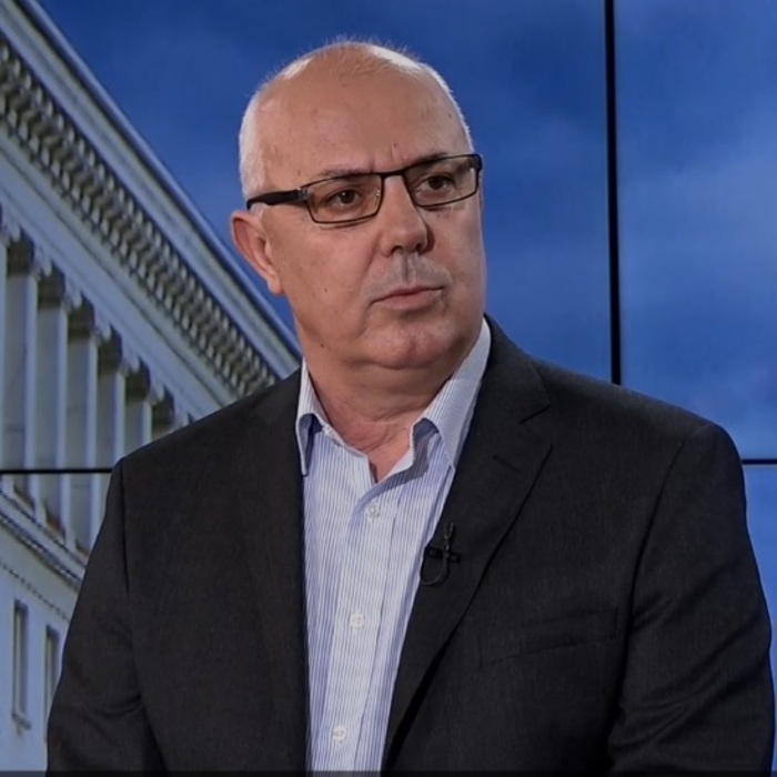 veselin-vuchkov-euronews-bulgaria_700x700_pad_478b24840a