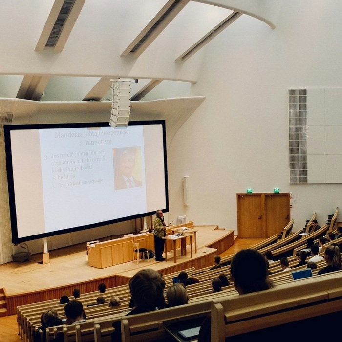 studenti-1-unsplash_700x700_fit_478b24840a