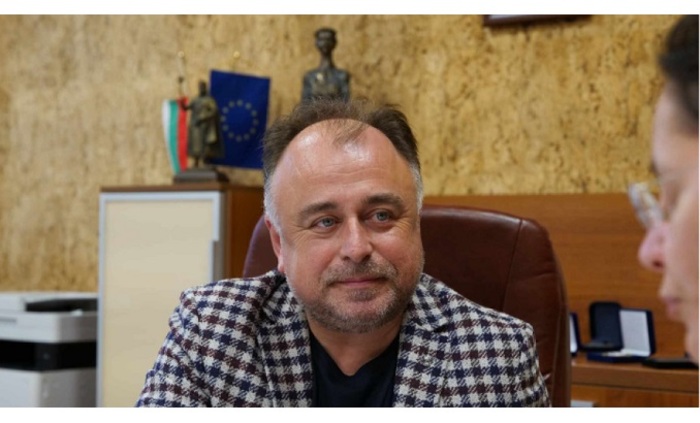 tu-varna-rektor-bnr_700x700_fit_478b24840a