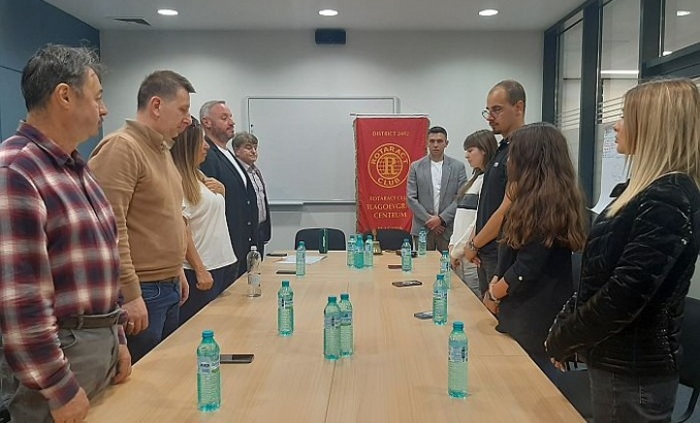uzu-i-aubg-rotarakt-klub_700x700_fit_478b24840a