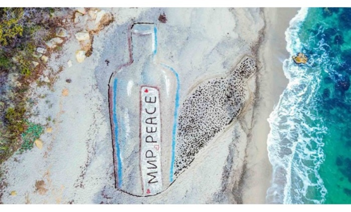 vivia-niki-peace-bnr_700x700_fit_478b24840a