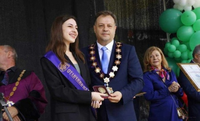 ana-ormandjieva-v-borba_700x700_fit_478b24840a