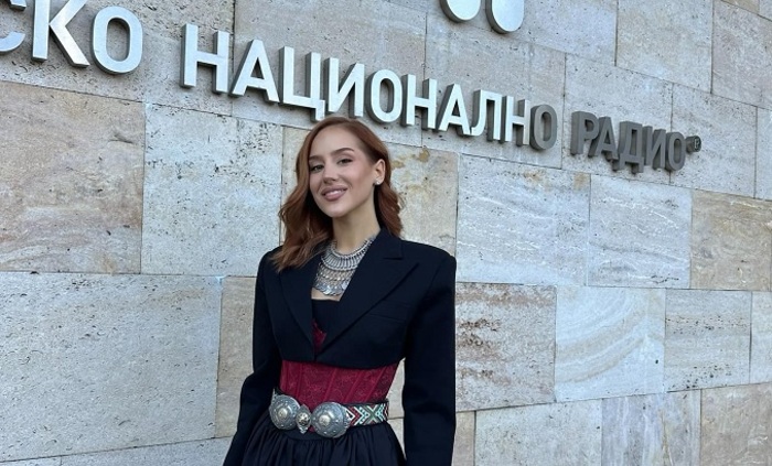 simona-petrova-mona-fb-simona-petrova-mona_700x700_fit_478b24840a