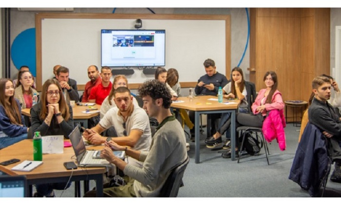 schwarz-economy-bg_700x700_fit_478b24840a