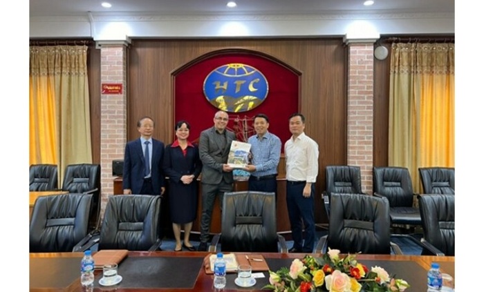 vietnamski-studenti-infotourism-net_700x700_fit_478b24840a