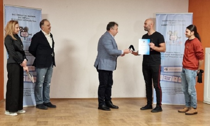 kino-v-dlan-anons-bg_700x700_fit_478b24840a