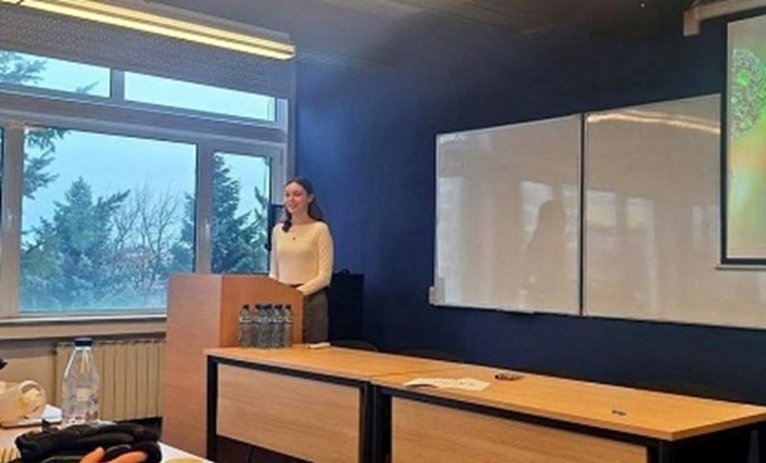 andrea-prokopova-9-frenska-ezikova-gimnaziq-alfons-dio-amartin-jpg_700x700_fit_478b24840a