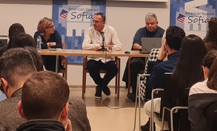 kontrapropagandata-schoolofpolitics-org_700x700_fit_478b24840a