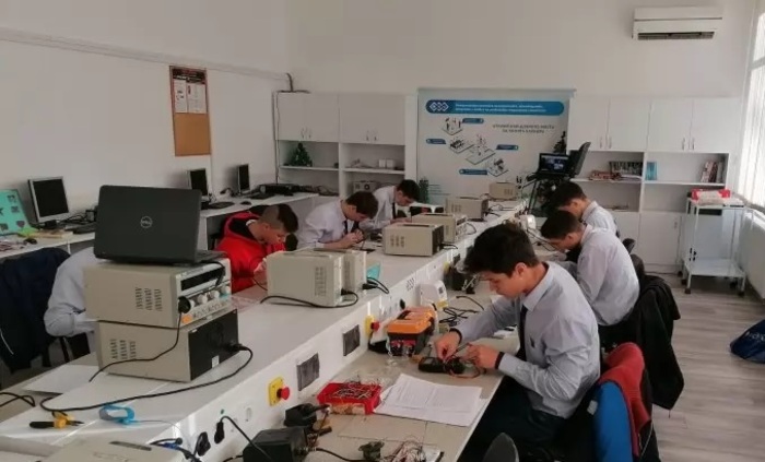 035-uchenici-profesionalno-jpg_700x700_fit_478b24840a