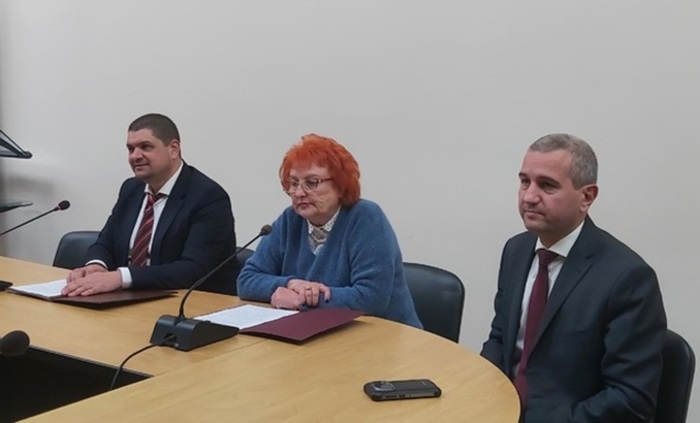 uzu-bta_700x700_fit_478b24840a