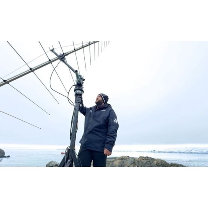 bg-ucheni-antarktida-nauka-offnews-bg_700x700_pad_478b24840a