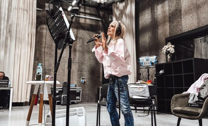 lili-ivanova-cherno-bqla_700x700_fit_478b24840a