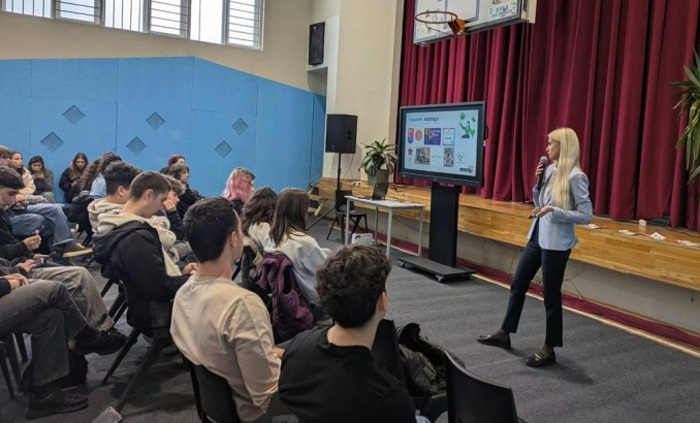 uchenici-ot-19-su-obshtina-harmanli_700x700_fit_478b24840a