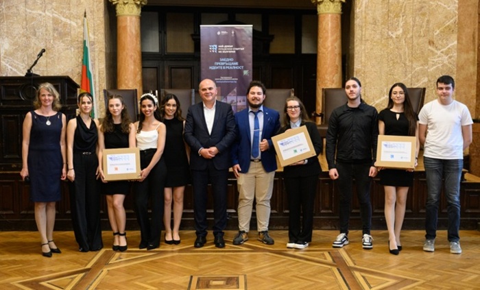 naj-dobur-mladejki-startup-dnes-dir-bg_700x700_fit_478b24840a