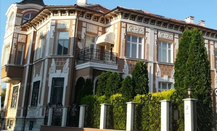 014-bnr_700x700_fit_478b24840a