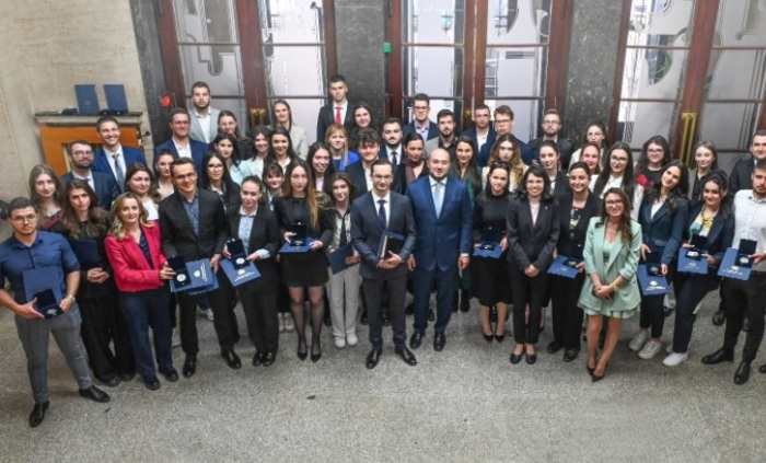 017-news-lex-bg_700x700_fit_478b24840a