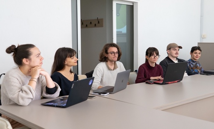 011_700x700_fit_478b24840a