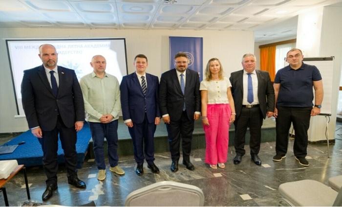 035_700x700_fit_478b24840a