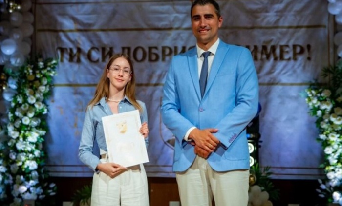 016_700x700_fit_478b24840a