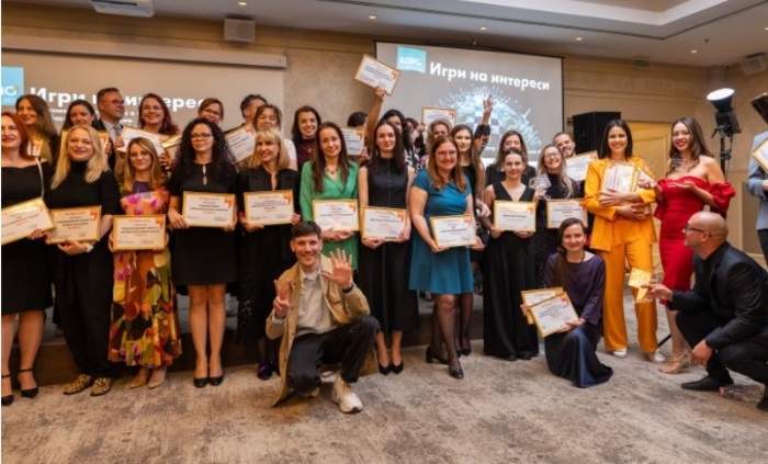 017-redlink-bg_700x700_fit_478b24840a