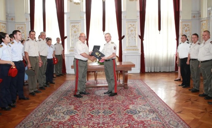 019-armymedia-bg_700x700_fit_478b24840a