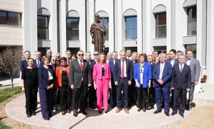 027_700x700_fit_478b24840a