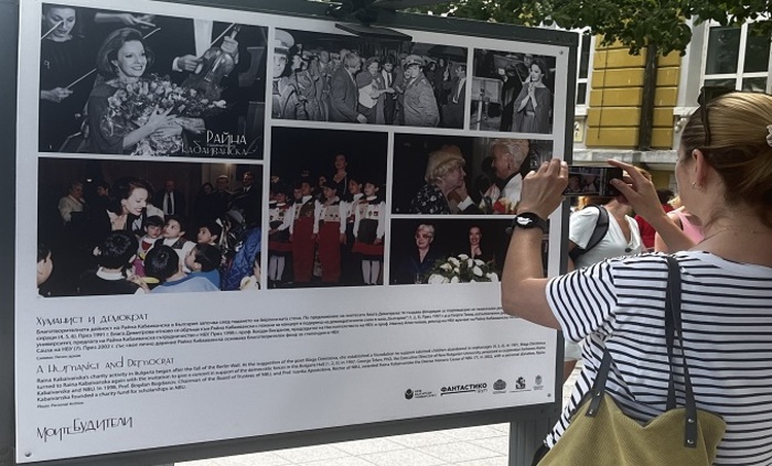 02-izlogba-burgas-1-08-2025-f-raina-kabaivanska-school-1_700x700_fit_478b24840a