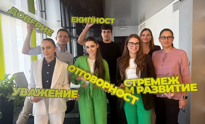 008-fantastico-bg_700x700_fit_478b24840a