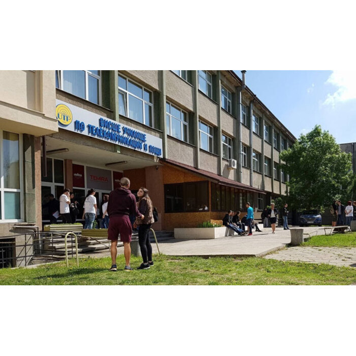 vutp-utp-bg-700x700-pad-478b24840a_700x700_fit_478b24840a