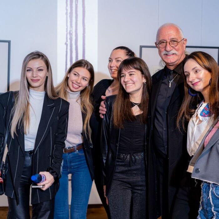 003_700x700_fit_478b24840a