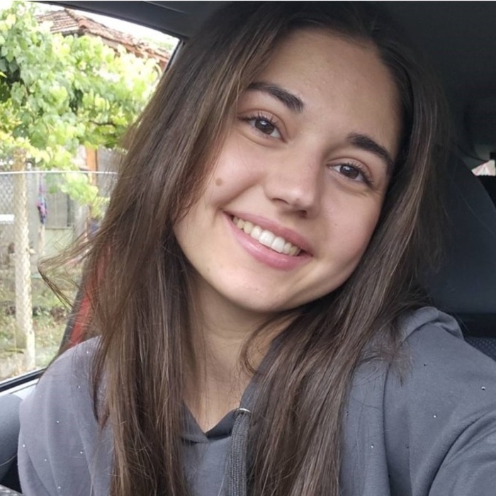 23-julia-stefanova-bnr_700x700_pad_478b24840a