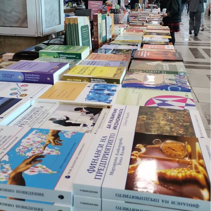 universitetska-sedmica_700x700_pad_478b24840a