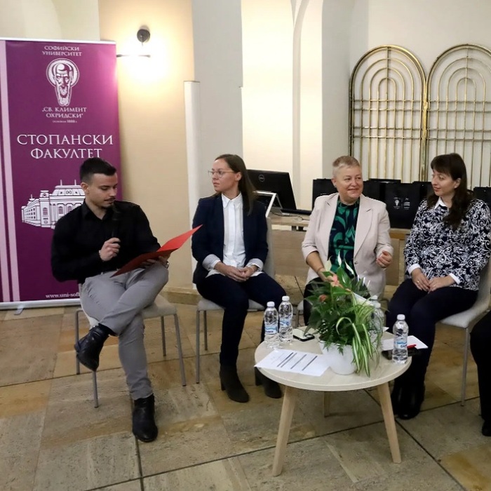 013_700x700_fit_478b24840a