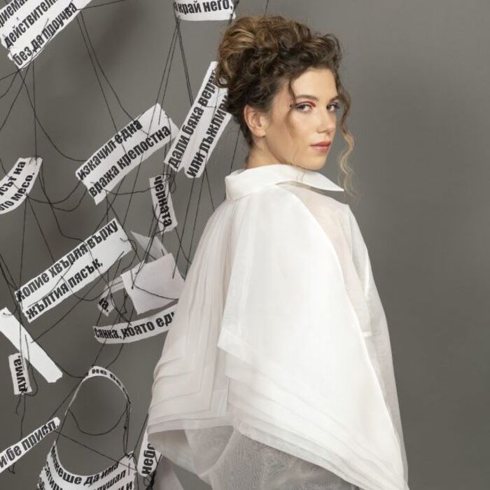 011-fashioninside-bg_700x700_fit_478b24840a