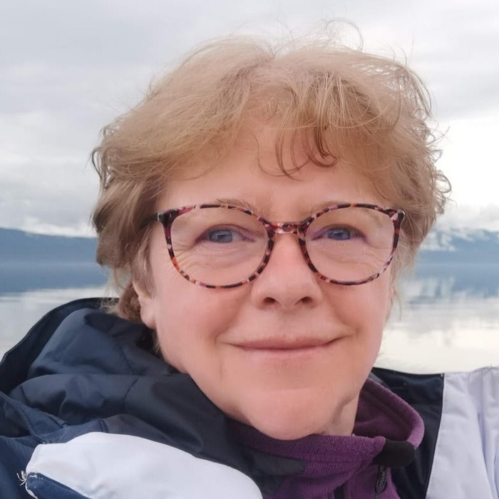 aneta-da-la-mar-ikonomova_700x700_pad_478b24840a