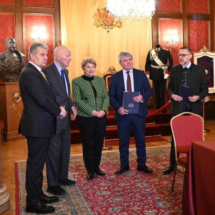 f-ltu_700x700_pad_478b24840a