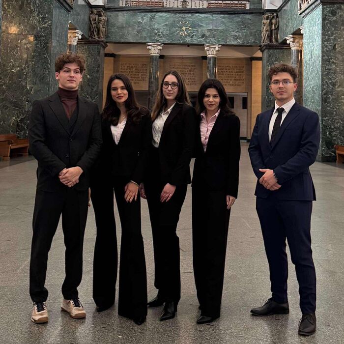 studenti-2-pravo_700x700_pad_478b24840a