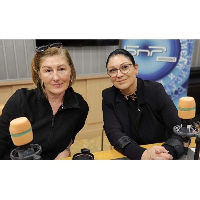 polina-mihova-i-cveta-kamenski-bnr_700x700_pad_478b24840a