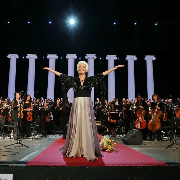 raina-kabaivanska-f-viktor-viktorov_700x700_fit_478b24840a