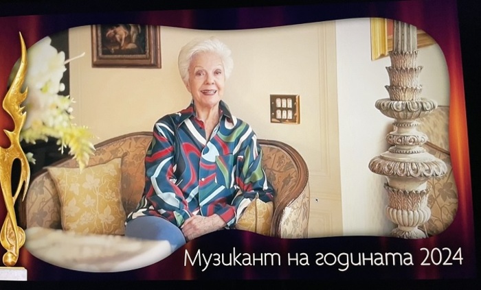 rajna-kabaivanska-muzikant-na-godinata-raina-kabaivasnska-school_700x700_fit_478b24840a